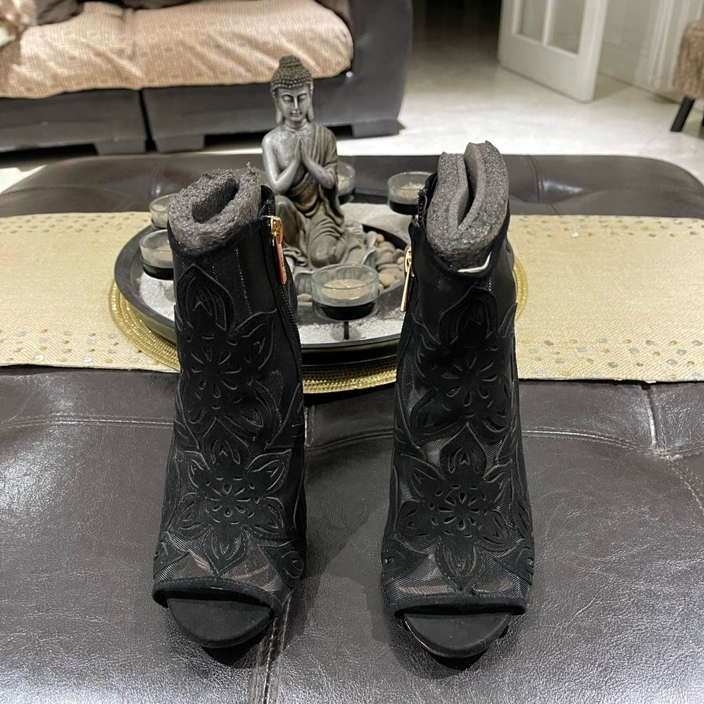 Heeled boots